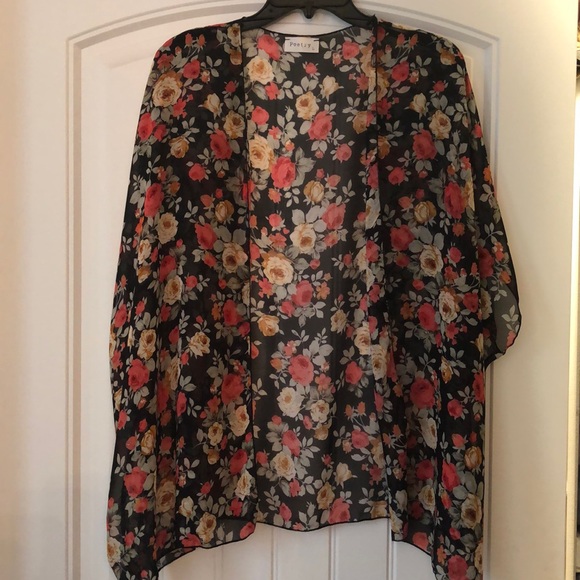 Poetry Tops - Black with red roses kimono 👘